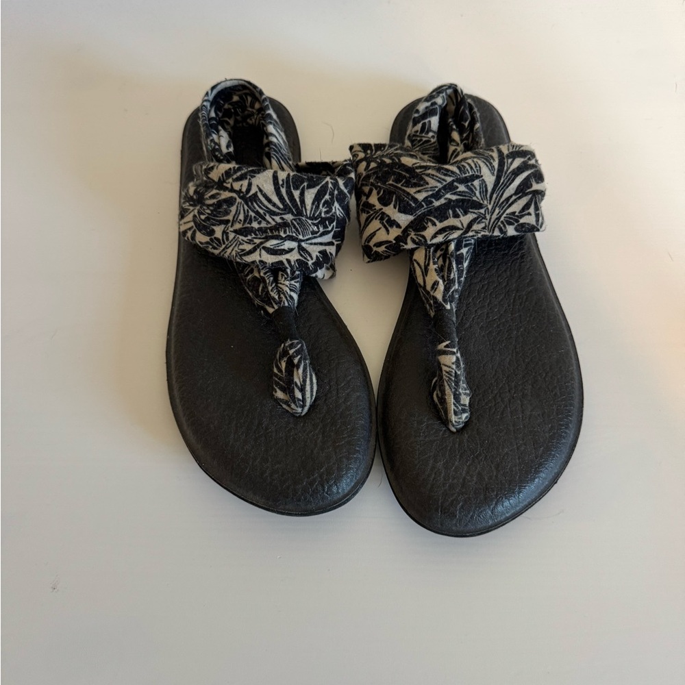Sanuk yoga mat  Sandals